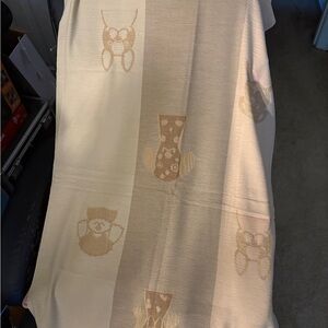 100 percent cashmere throw with‎ animal decoration